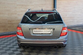 Mercedes-Benz C trieda Kombi 63 AMG - 8