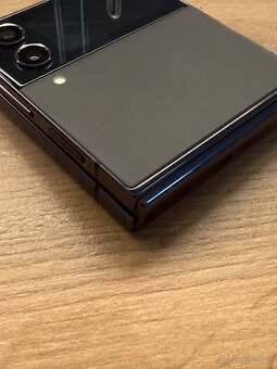 Samsung Z Flip 4 5G černý - 8