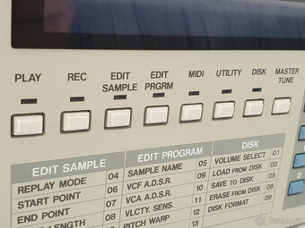 Sampler Akai S950 jako nový - 8