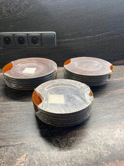 Sada keramických talířů - 8