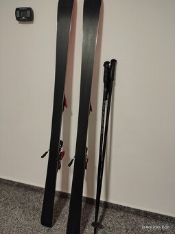 Lyže juniorské Atomic Redster 150cm a hůlky - 8