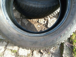 2 celoroční pneumatiky Goodyear 215/60/17 - 8
