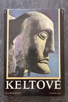 Různé knihy o historii - 8