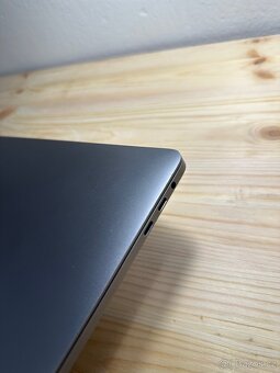 Apple MacBook Pro 2016 15” 256GB i7 16GB RAM - 8