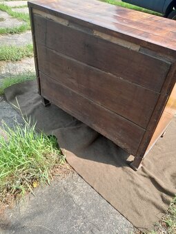 Starožitná komoda - 8