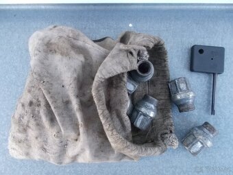 Originální kola Mitsubishi Pajero, L200, ... 8,5Jx18, ET 31 - 8