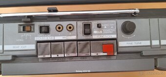 Radiomagnetofon JVC - 8