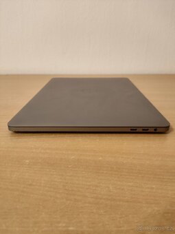 Apple MacBook Pro 2018 – i5 | 8GB | 512GB - 8