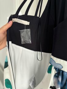 Nové šaty Jake's - 8