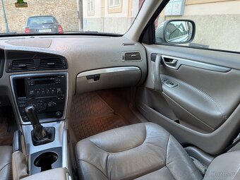 Volvo XC70 2.4D5 AWD 136kW Manuál Tažné Servisní kniha - 8