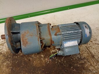 Elektromotor s převodovkou - 8