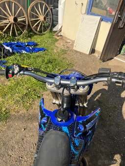 Yamaha yzf 450 2005+oblečení a helma - 8