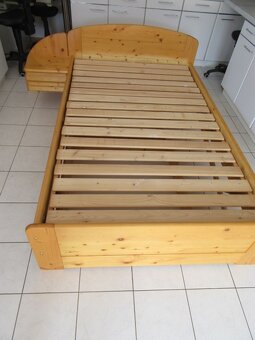 Dřevěná postel z masivu - 8