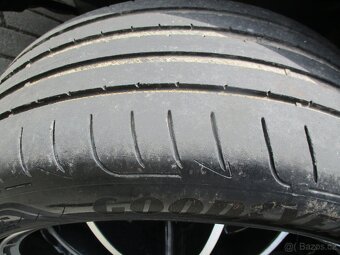 VW TOURAN 1,6TDI TDi 77kw Klimatr. 6rychlostí 2011 - 8