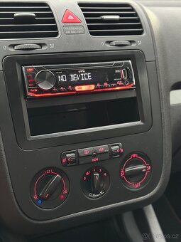 Volkswagen Golf V - 8