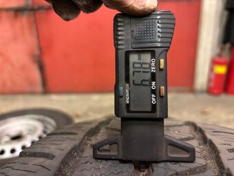 Originální plechové disky R16 + zimní pneu 215/65 R16C - 8