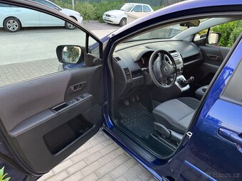 Mazda 5 - 8