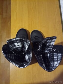 Prodám kotníčkové boty černé barvy vel.37 - 8