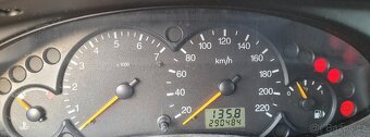 Focus 1.6i hatchback - 8