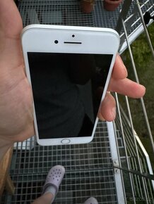 IPHONE 8 64gb ve výborném stavu s kabelem, krytem a krabičko - 8