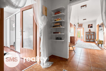 Moderní byt 4+kk s terasou, předzahrádkou a parkováním – Kyb - 8