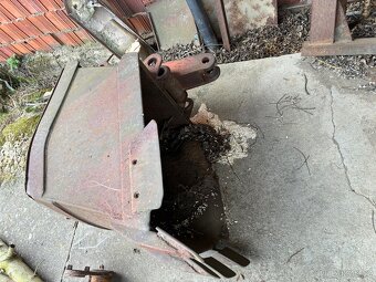 Traktorbagr Belarus - 8