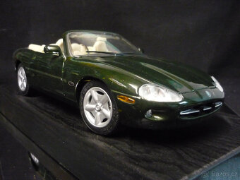Jaguar XK8 1996 Maisto 1/18 - 8