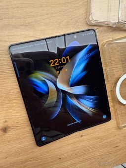 Samsung Galaxy Z Fold4 5G 12GB/256GB zánovní - 8