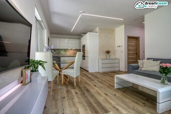 Sympatický bungalov 4+kk s moderním designem - 3 ložnice, te - 8