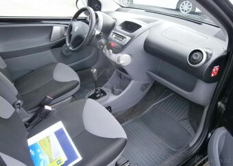 Peugeot 107 1.0i 50kw,CZ,serviska benzín manuál 50 kw - 8