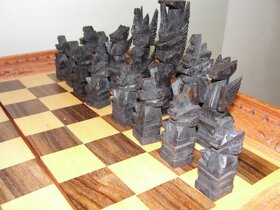 Dřevěné vyřezávané šachy na nožičkách, Bali - 8
