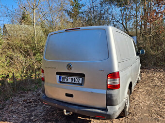 Prodám auto s obytnou vestavbou VW T5 - 8
