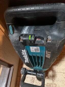 Prodám použité funkční bourací kladivo Makita HM1214C s AVT - 8