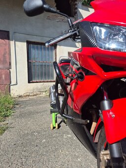 Honda CBR 125R - 8