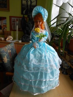 Hrací a točící se panenka vysoká 64cm - málo použitá - 8