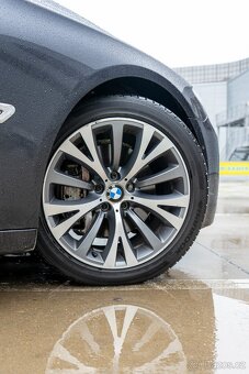 BMW Rad 7 740d - 8