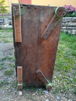 Dřevěná šatní skříň antik - 8