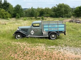 1935 Ford pickup - 8