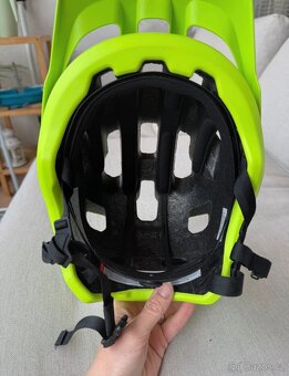 Cyklistická přilba POC Axion - 8