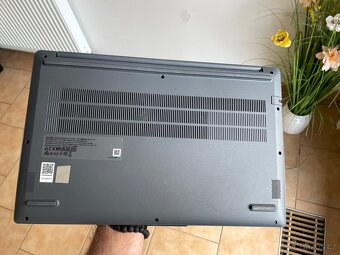 Herní notebook LOQ 15IAX9E - 8