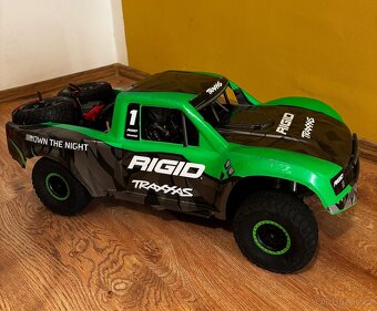 Prodám Traxxas UDR - 8