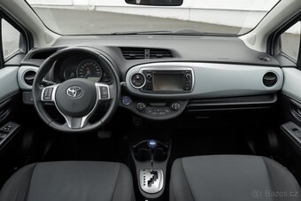Toyota Yaris 1.5 Hybrid LOUNGE - 8