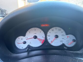 Peugeot 2006 - 8