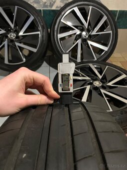Alu kola Škoda KAMIQ/SCALA R18 5X100 LETNÍ PNEU 215/45 R18 - 8