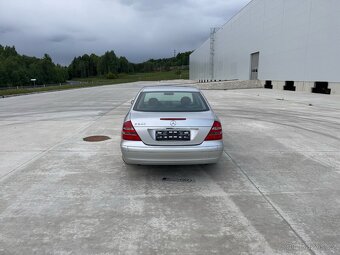 Mercedes Benz W 211 E 240 Nová STK najeto or. 1810000 - 8