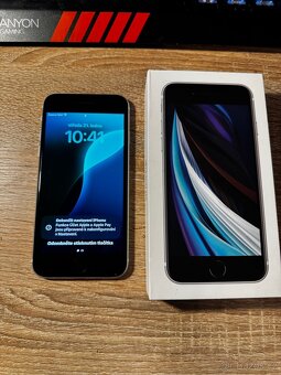 IPhone SE 2020 - 8