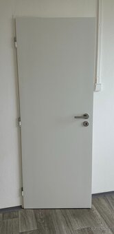 Interiérové dveře bílé 4x plné, 1x sklo - 8