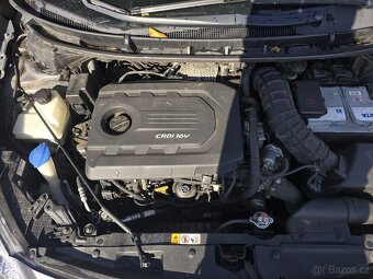 HYUNDAI i30 rok 2016, motor 1,6 DIESEL - 8
