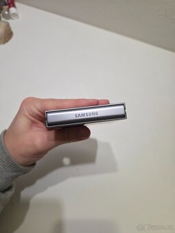 Samsung Galaxy Z Flip 6 12/256 GB - 8