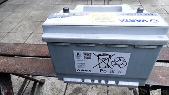 8 měsíců mladá Varta Silver Dynamic E44 12V 77Ah 780A - 8